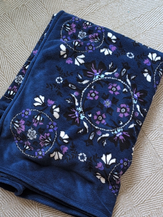 Vera Bradley Other - Vera Bradley Purple & Navy Plush Throw Blanket In Fleur Medallion Floral